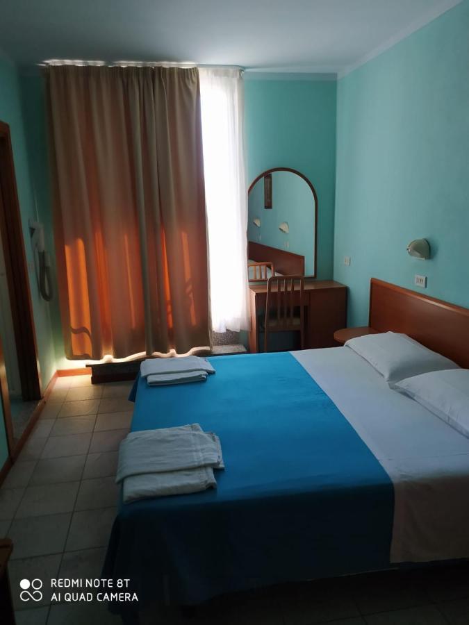 Hotel Blue Moon Rimini Exterior photo