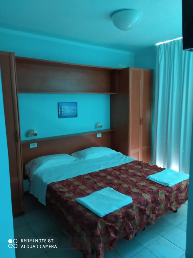 Hotel Blue Moon Rimini Exterior photo