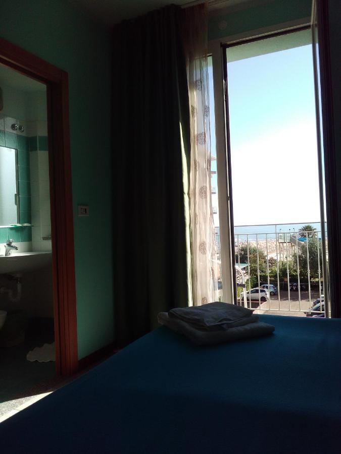 Hotel Blue Moon Rimini Exterior photo
