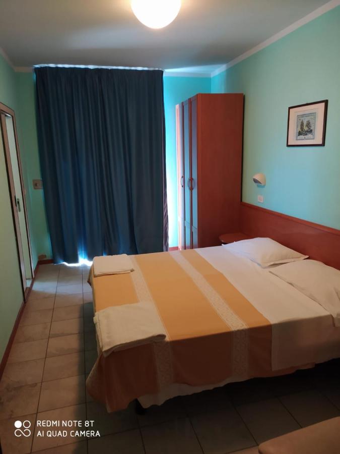 Hotel Blue Moon Rimini Exterior photo