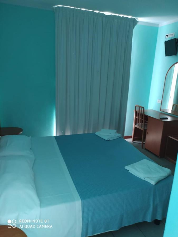 Hotel Blue Moon Rimini Exterior photo