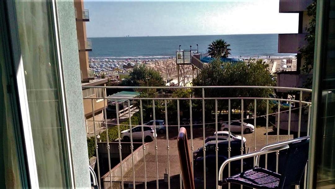 Hotel Blue Moon Rimini Exterior photo