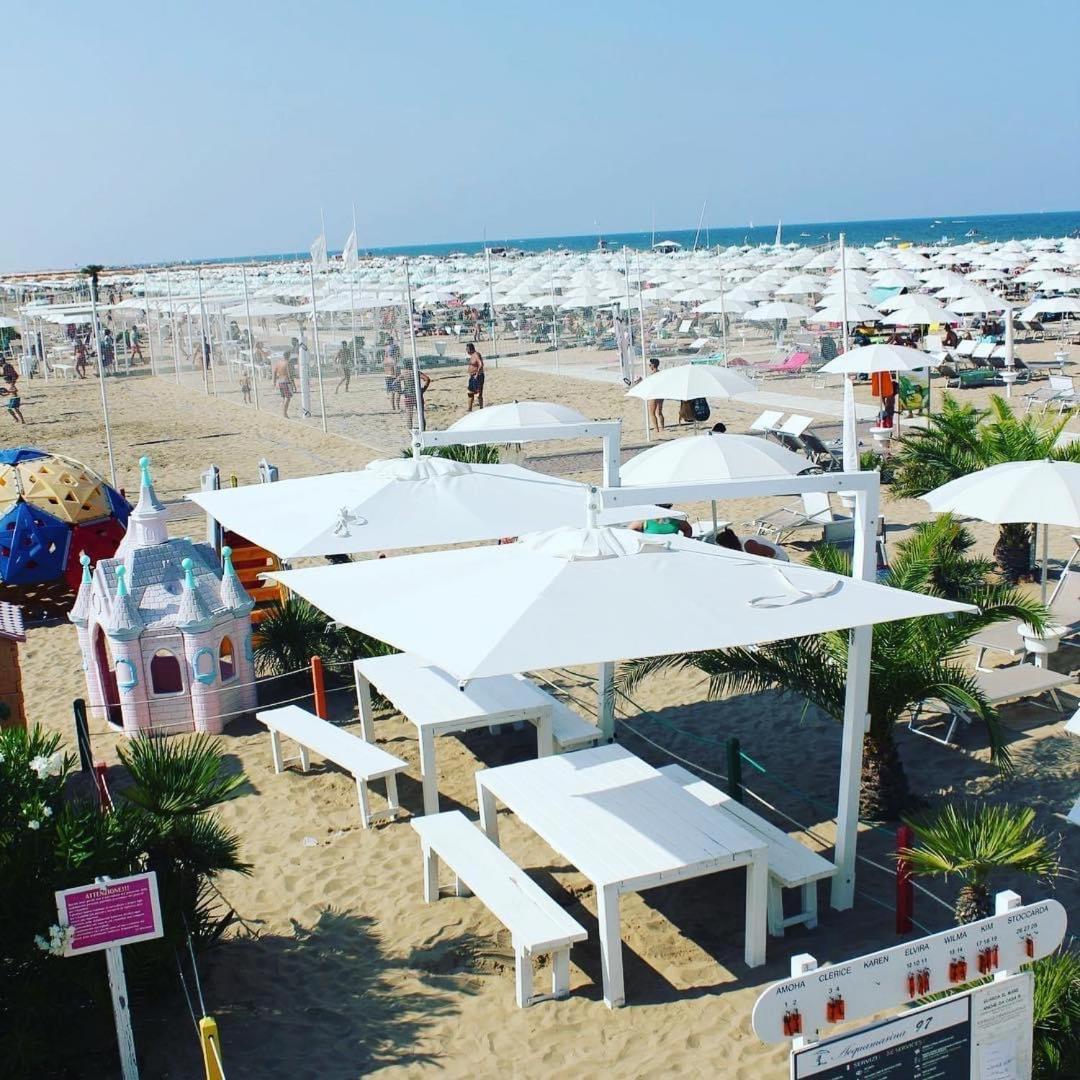 Hotel Blue Moon Rimini Exterior photo
