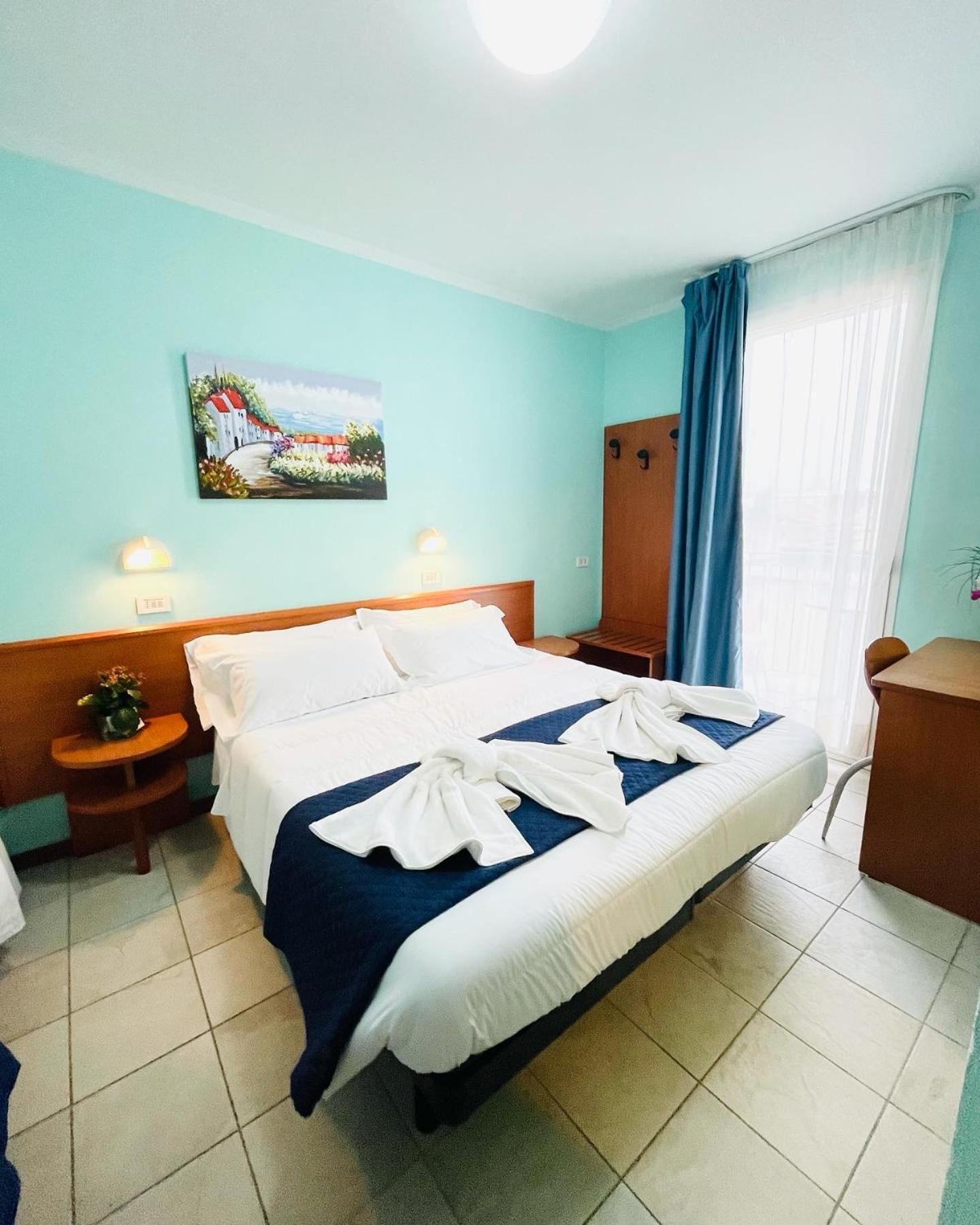 Hotel Blue Moon Rimini Exterior photo