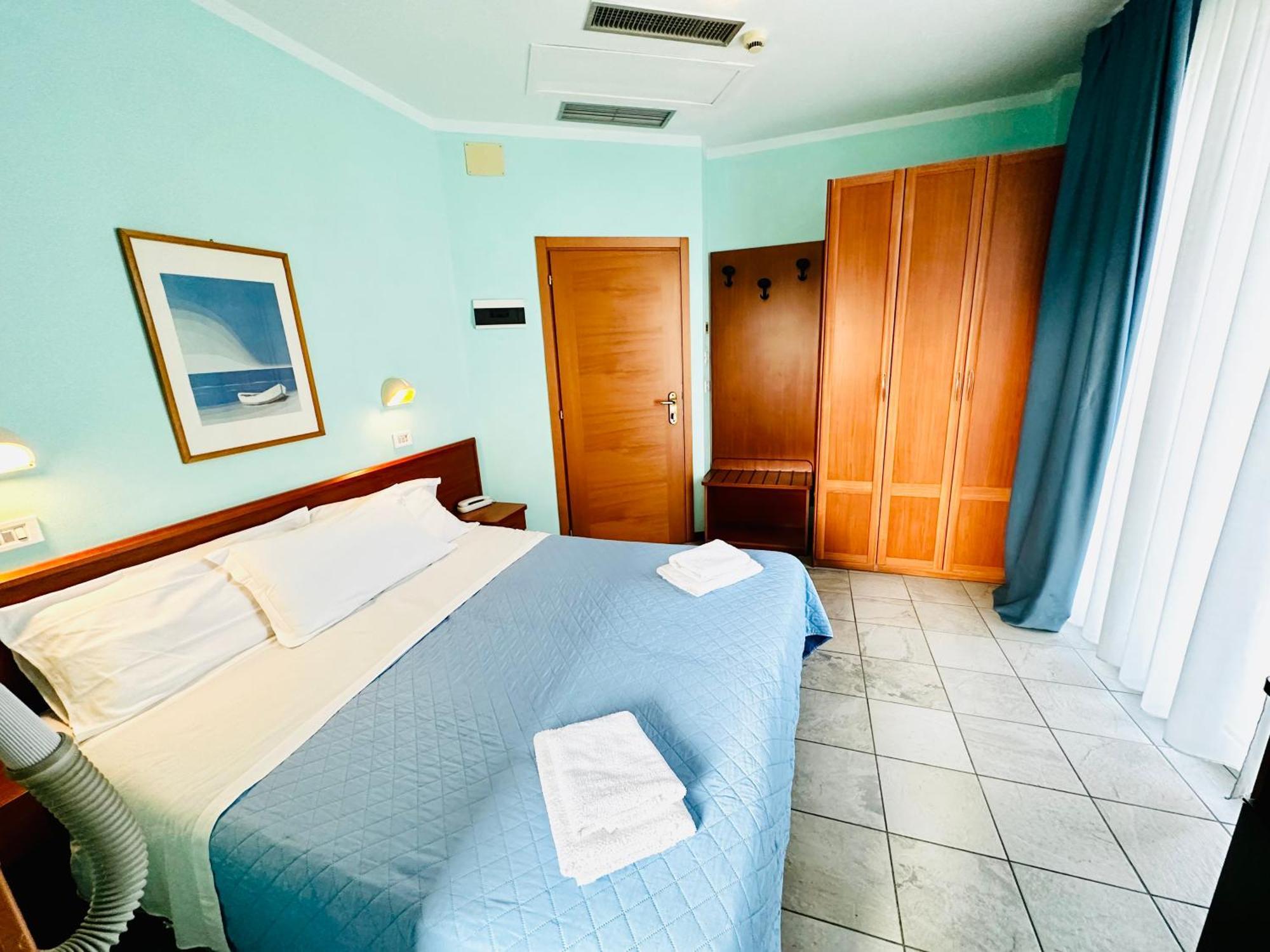 Hotel Blue Moon Rimini Exterior photo