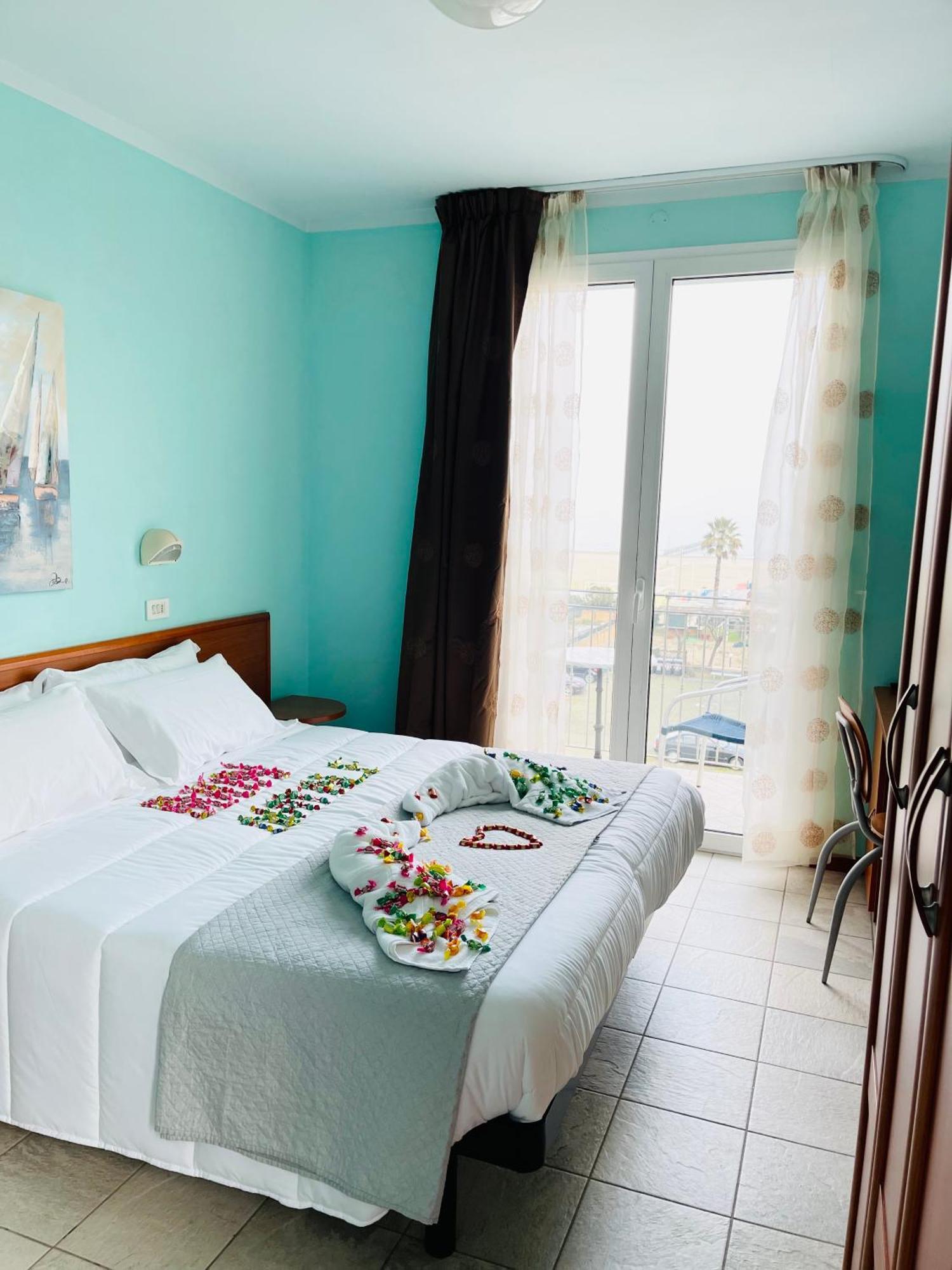 Hotel Blue Moon Rimini Exterior photo