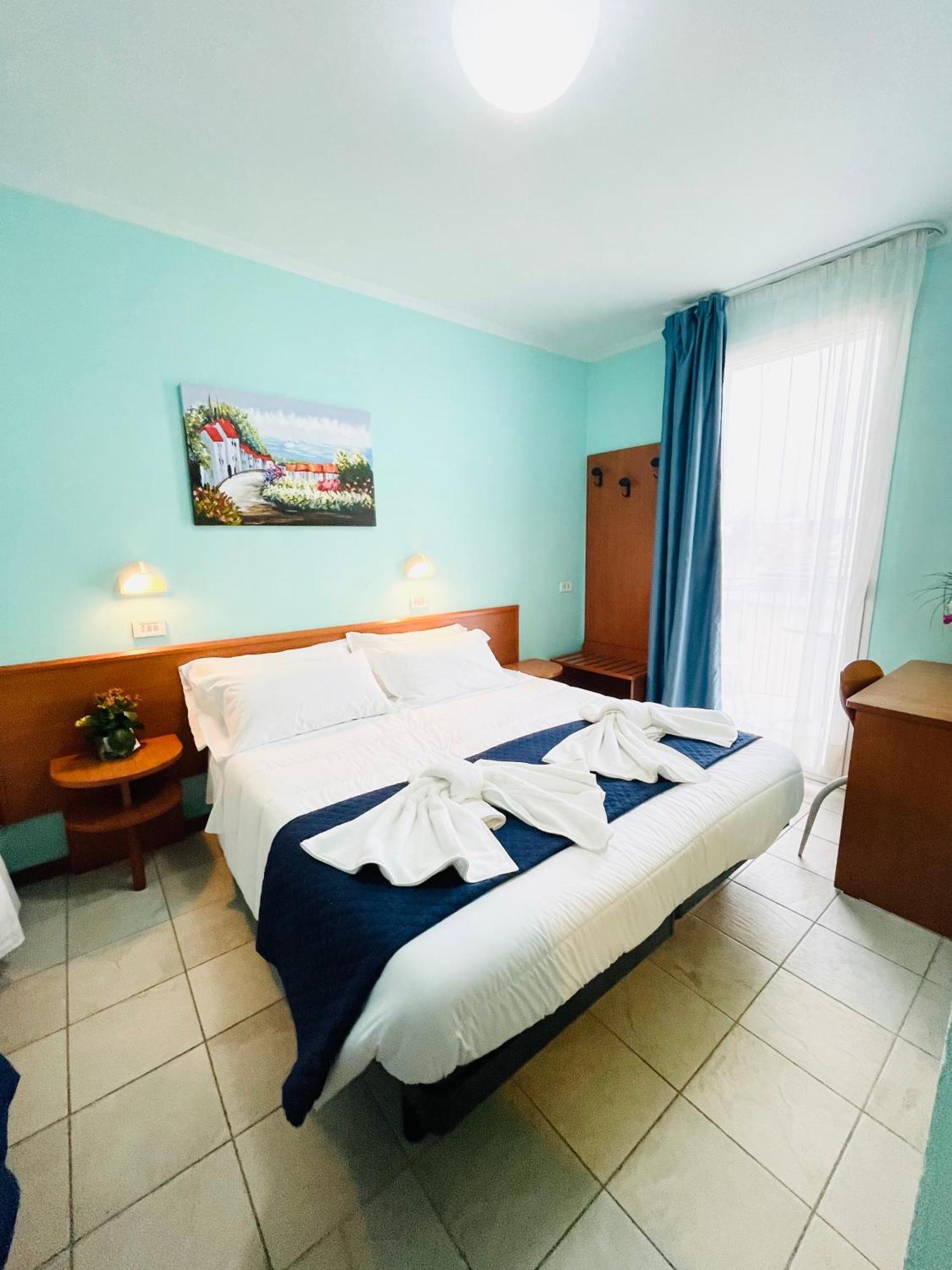 Hotel Blue Moon Rimini Exterior photo