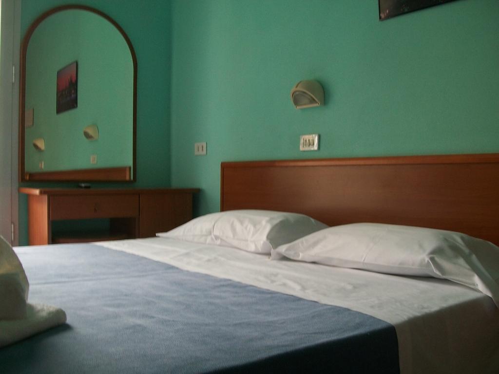 Hotel Blue Moon Rimini Exterior photo