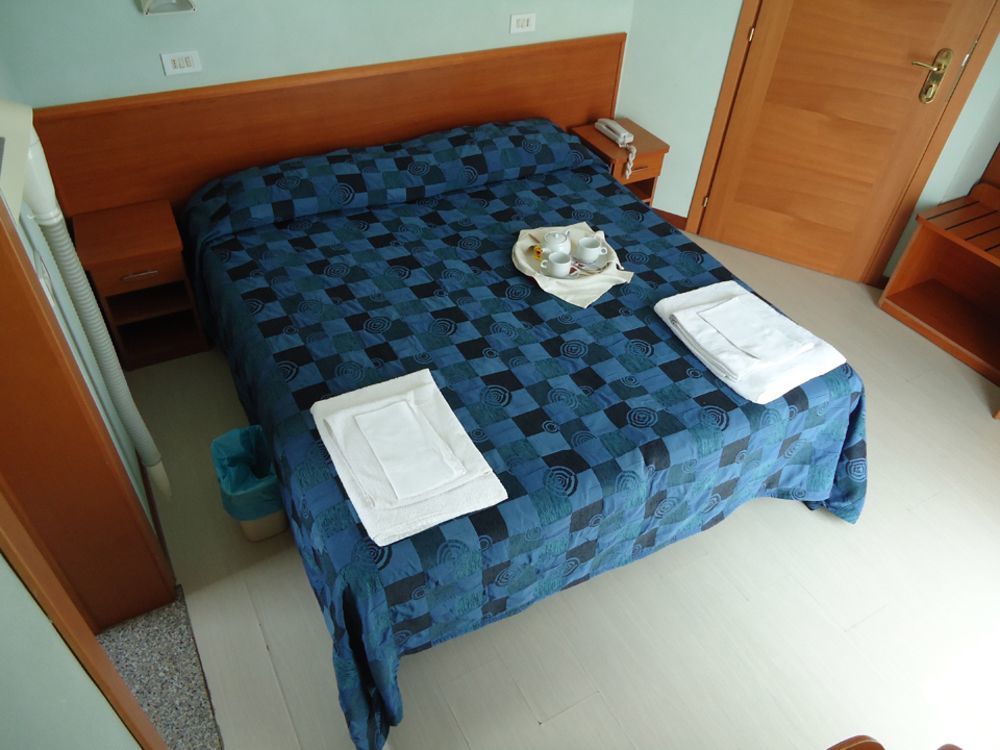 Hotel Blue Moon Rimini Exterior photo